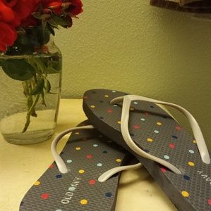 Cute Old Navy dotted flip-flops ❤️